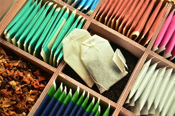 アイリスモザイクウイルスの症状と対策、見分け方と予防法を徹底解説